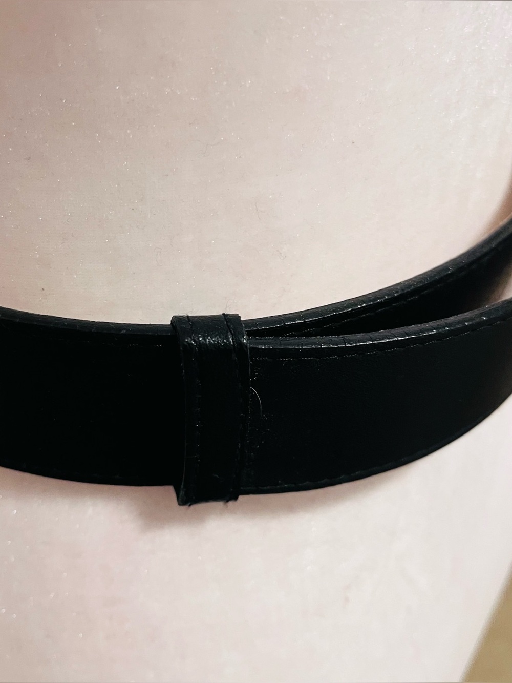Black Leather Waist Belt with Gold Horsebit Accent - Picture 3 of 6